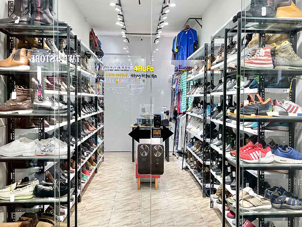 Mua giày sneaker chính hãng ở đâu