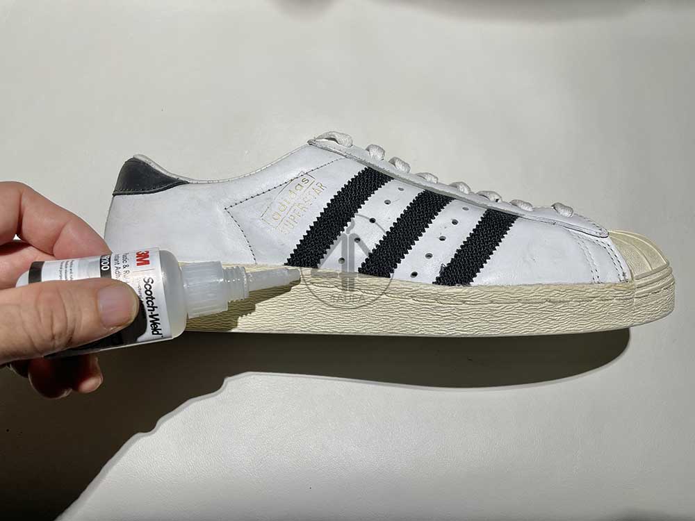 Keo dán đế giày sneaker