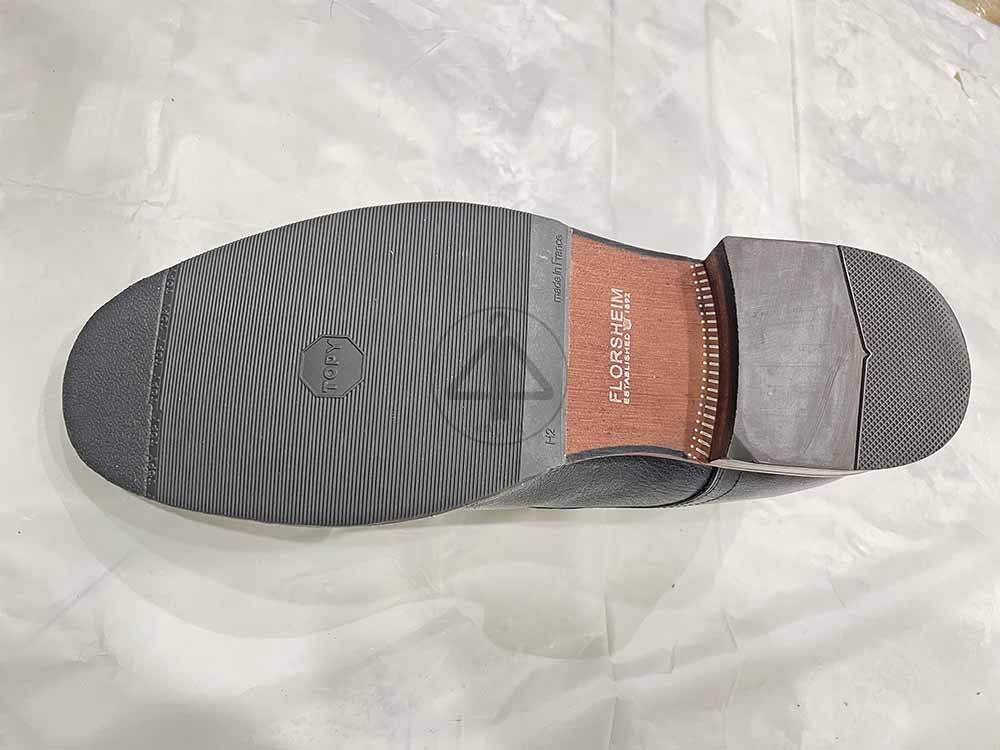 Dán đế giày cao su