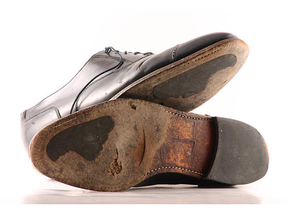 Dán đế giày chống mòn