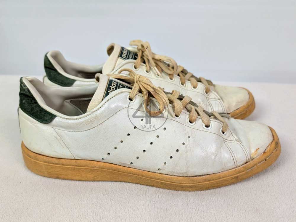 Đế giày Stan Smith bị ố vàng