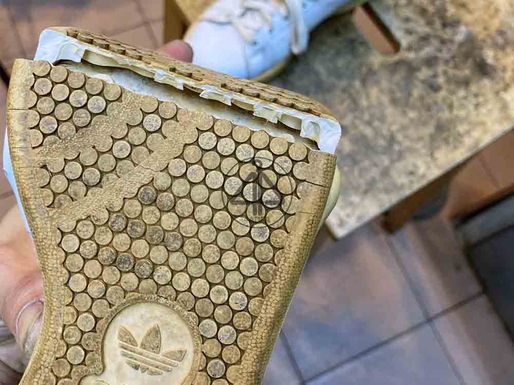 Giày Stan Smith bị hỏng đế