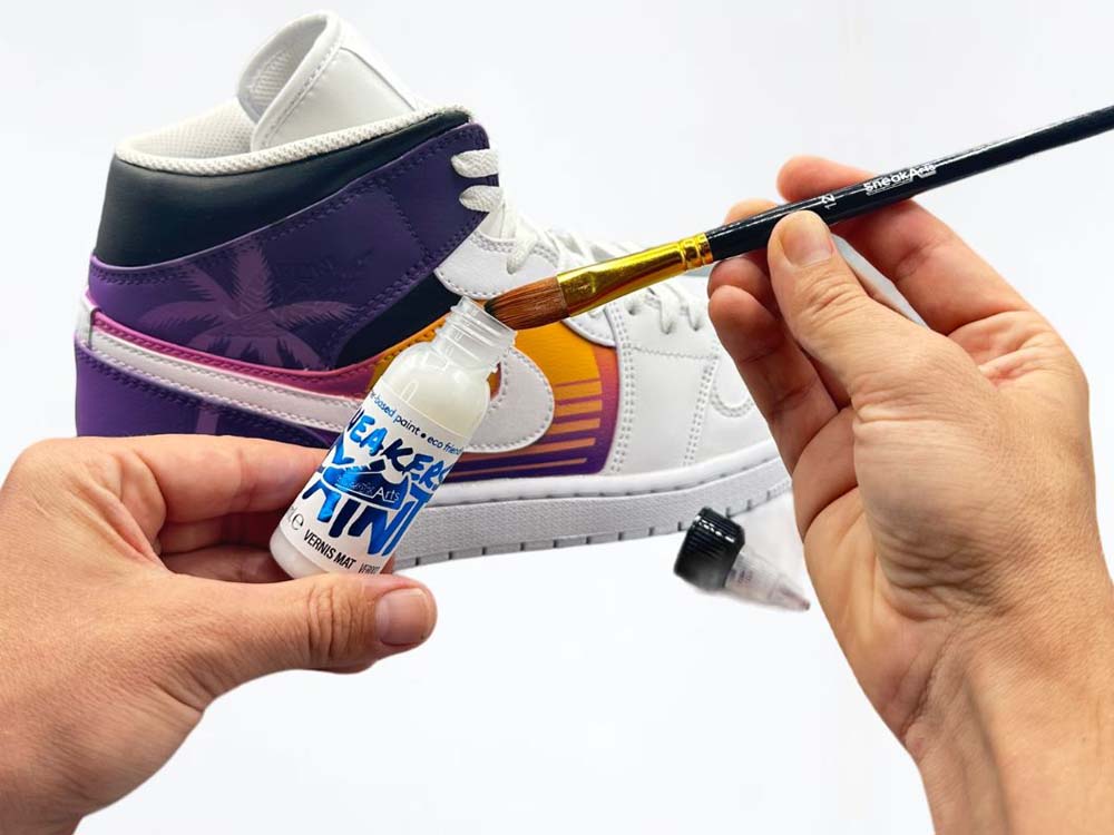 Có nên sơn giày tại nhà