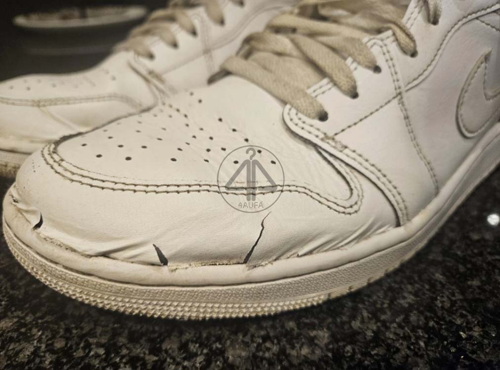 Giày sneaker bi bong da